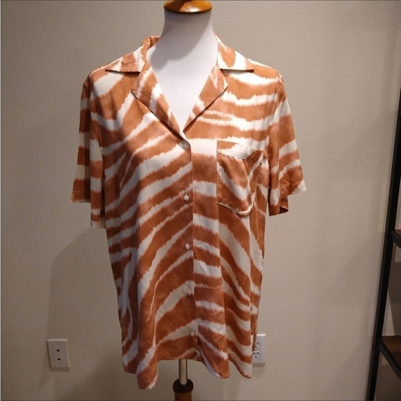 Pistola Women’s Lucy Pajama Top Zebra Print Burnt Orange Button Down Size M - Picture 3 of 10